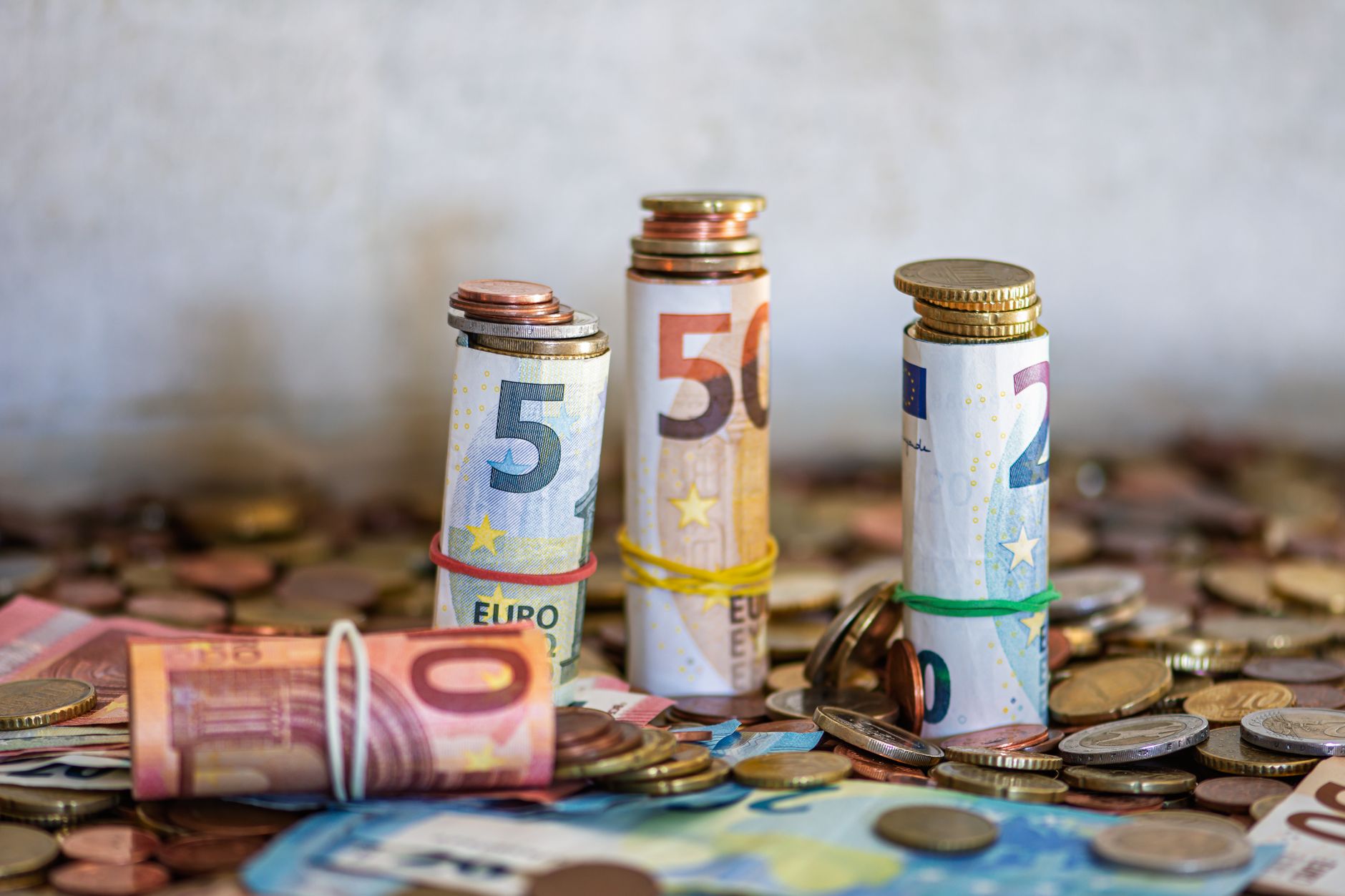 Euro-Münzen als Symbol für Cashback