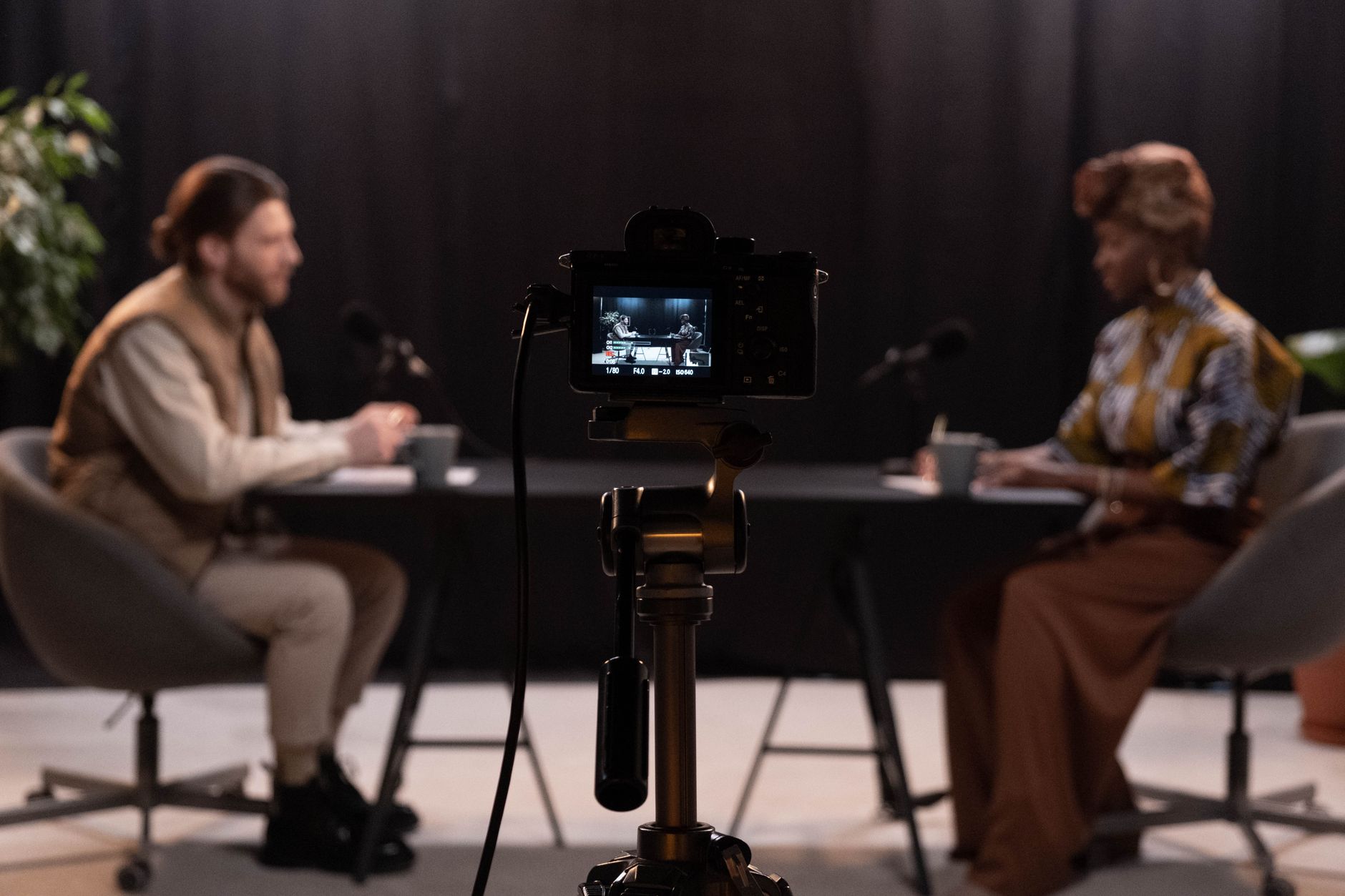 Live-Studio mit Kameras und Beleuchtung